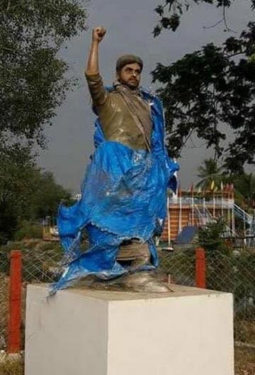 pawan kalyan,pawan kalyan statue,tadepalli gudem,west godavari,seethala chandu mohan  ఓపెనింగ్ కి నోచుకోని పవన్ విగ్రహం ఇదే!